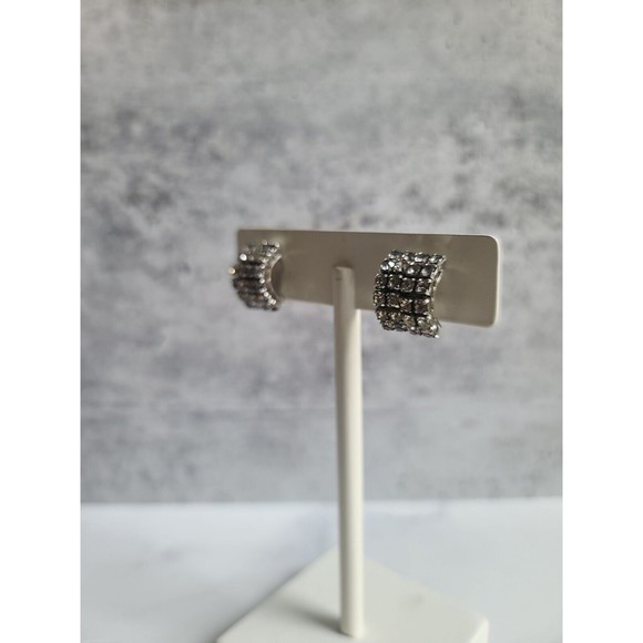 Vintage Clear Rhinestone Screwback Earrings - Picture 10 of 10